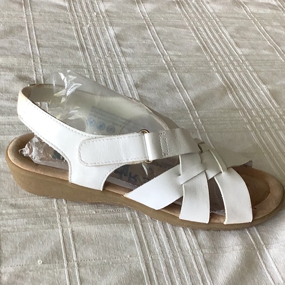 Naturalizer White Leather Adjustable Sandal with Wide Straps for Comfort - Picture 6 of 11